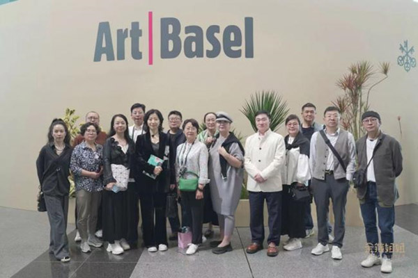 王余根博士代表世界企业家协会出席巴塞尔艺术展