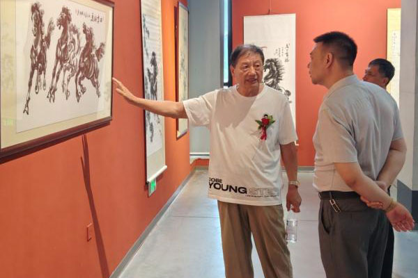 福马启运·骏驰天下 潘国刚2026马年画马专题作品展启幕