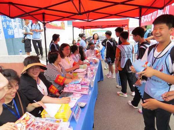 城市生存挑战-盘锦弘毅中学7年级学生综评“飒”“飒”“飒”