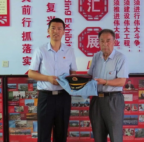 学者陶凯龙向辽宁省全民国防教育示范基地徐恩惠红色教育基地捐献红色藏品