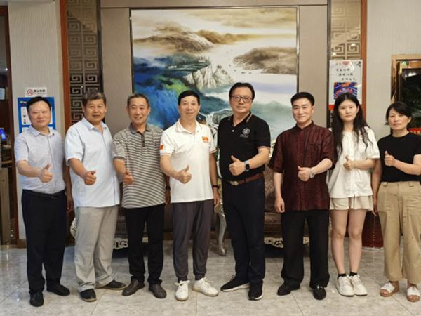 王余根博士在北京与企业家、社会活动家交流