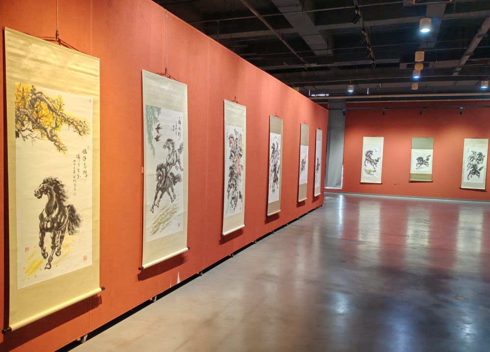 福马启运·骏驰天下 潘国刚2026马年画马专题作品展启幕 福马启运·骏驰天下 潘国刚2026马年画马专题作品展启幕