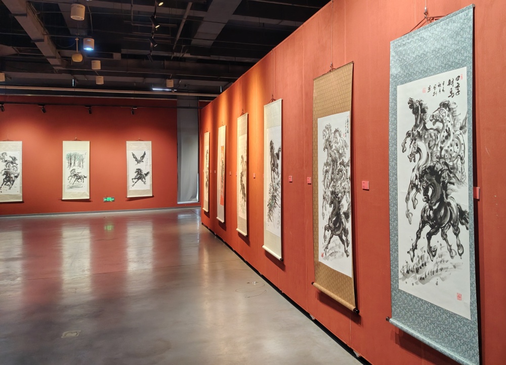 福马启运·骏驰天下 潘国刚2026马年画马专题作品展启幕 福马启运·骏驰天下 潘国刚2026马年画马专题作品展启幕